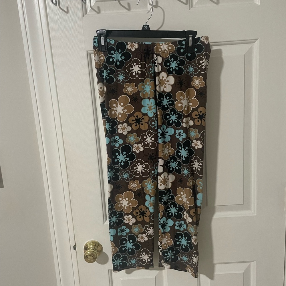 Plus capri leggings flowers